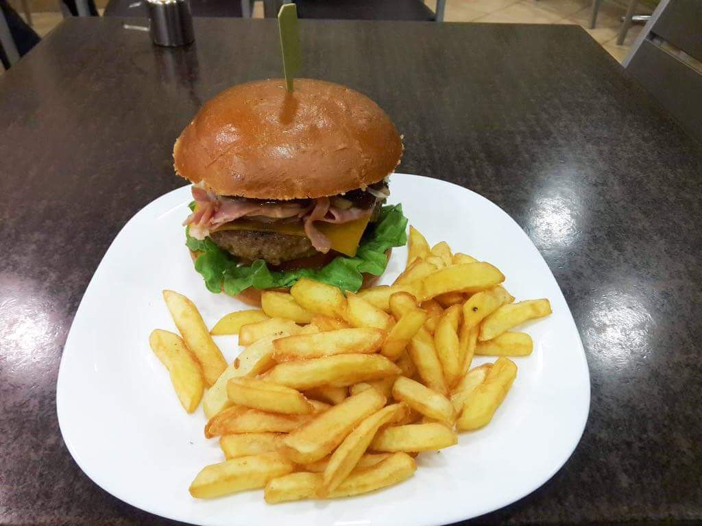 Megabite-Επανομή-burger-με-πατάτες